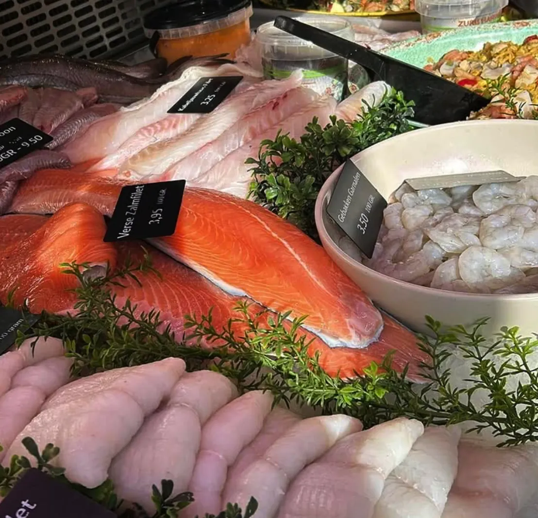 Verse zalm en andere visfilets in onze toonbank